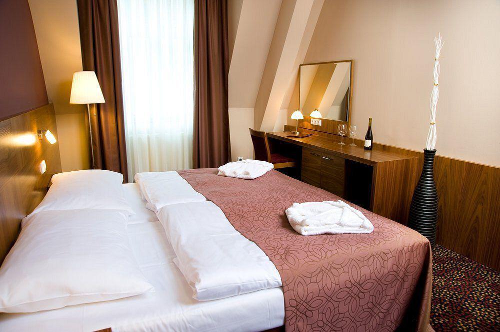 1.republic 4*